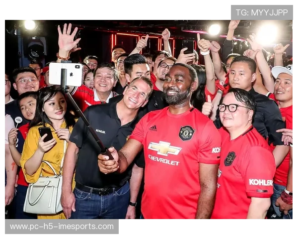 足球球星扑克收藏热潮引发球迷竞技与文化交流新风尚